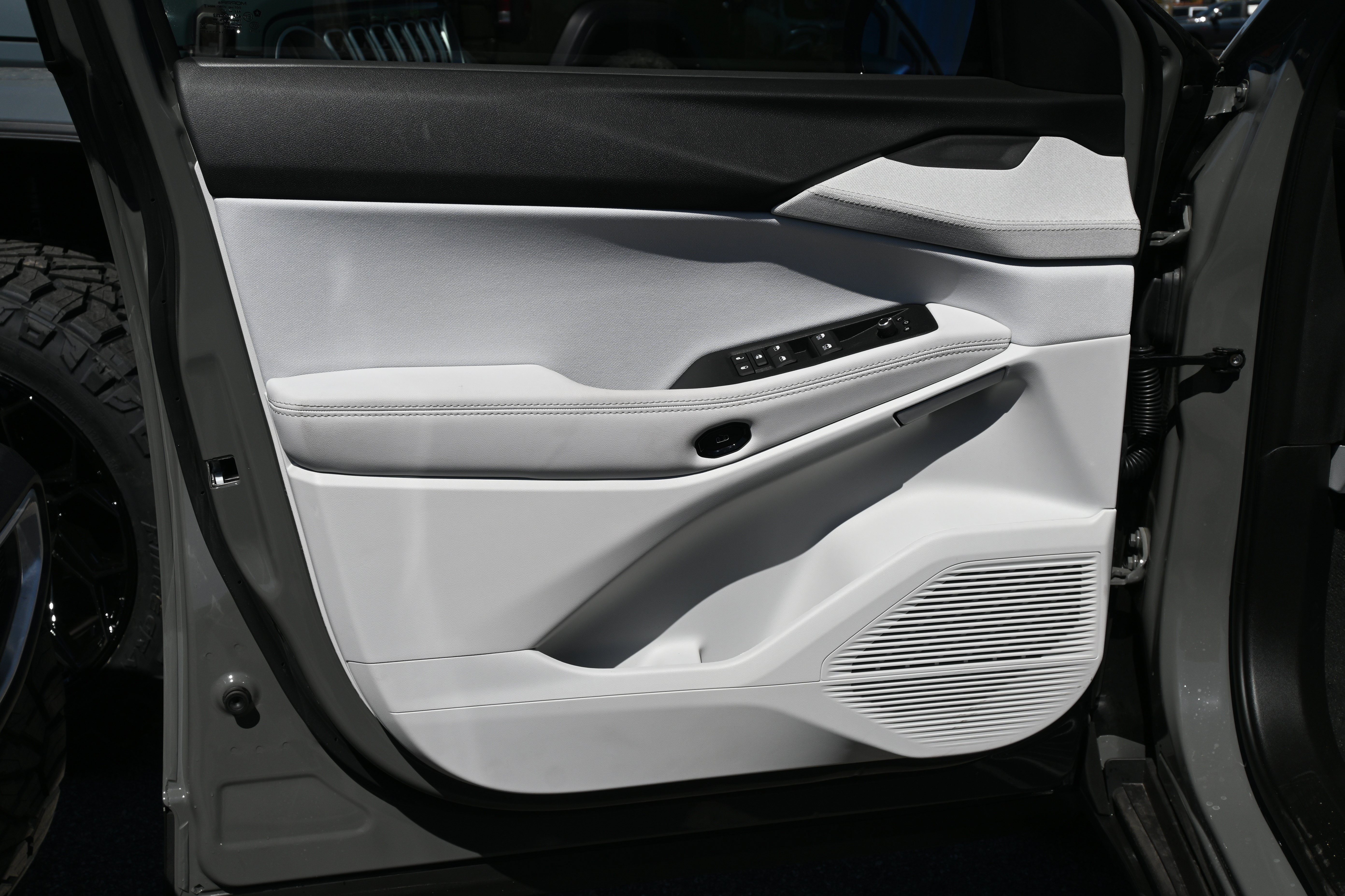 New 2026 Jeep Cherokee Laredo AWD/4WD image 14