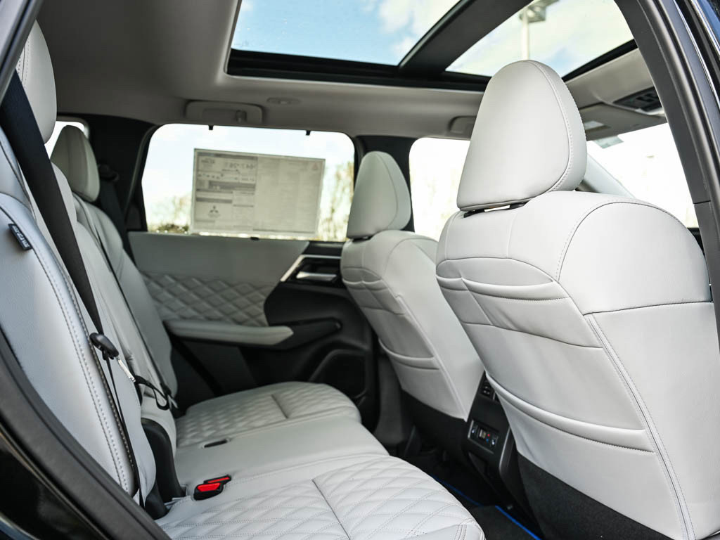 New 2025 Mitsubishi Outlander SEL image 12