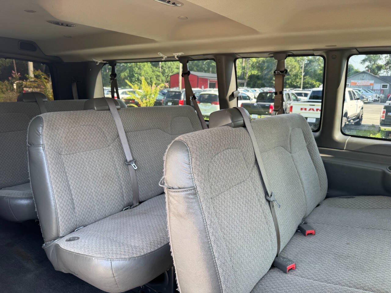 Used 2018 Chevrolet Express 3500 LT w/ LT Preferred Equipment Group RWD image 18