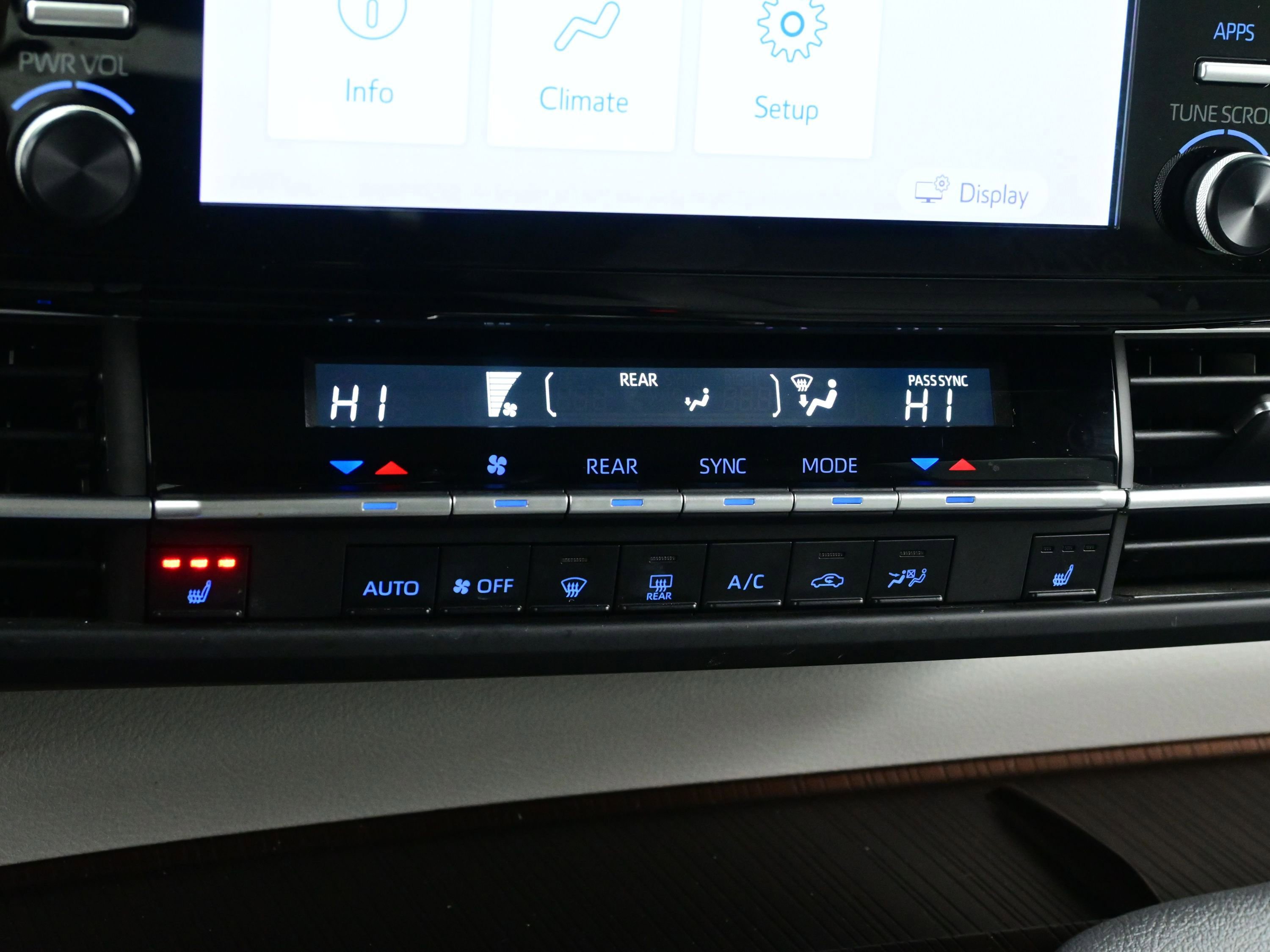 Used 2023 Toyota Sienna XLE image 22