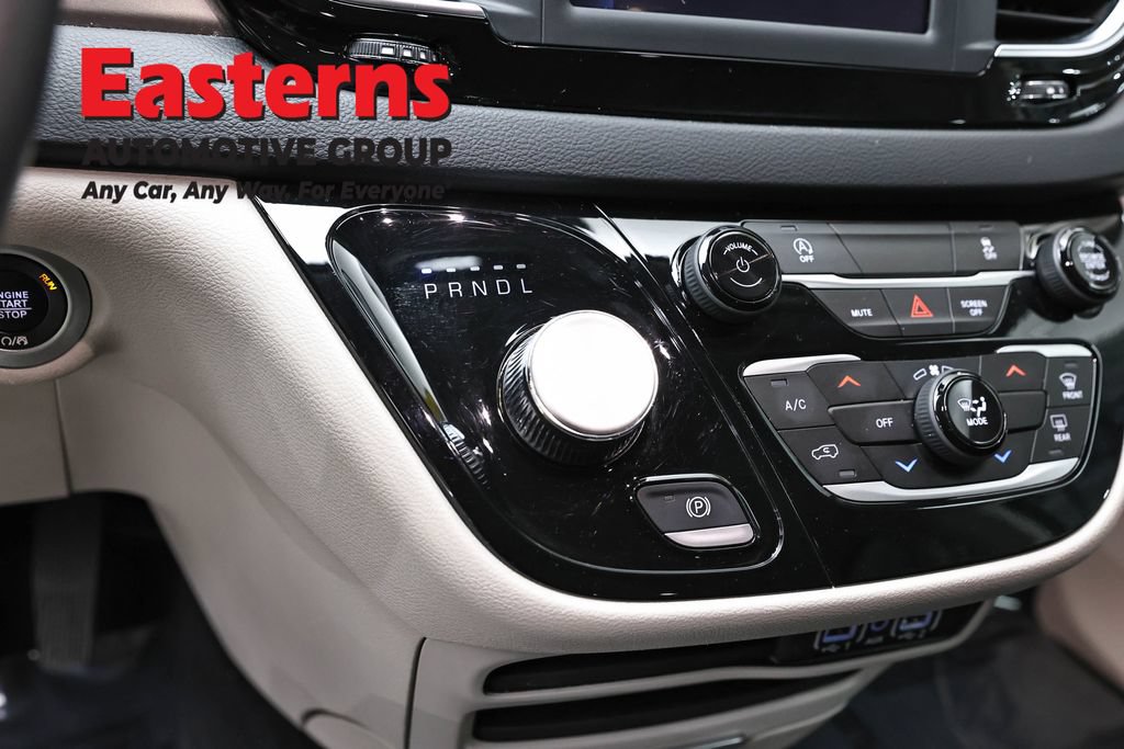 Used 2024 Chrysler Voyager LX FWD image 13