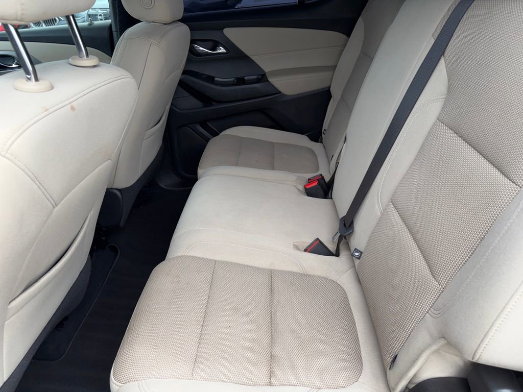 Used 2022 Chevrolet Traverse LS FWD image 26