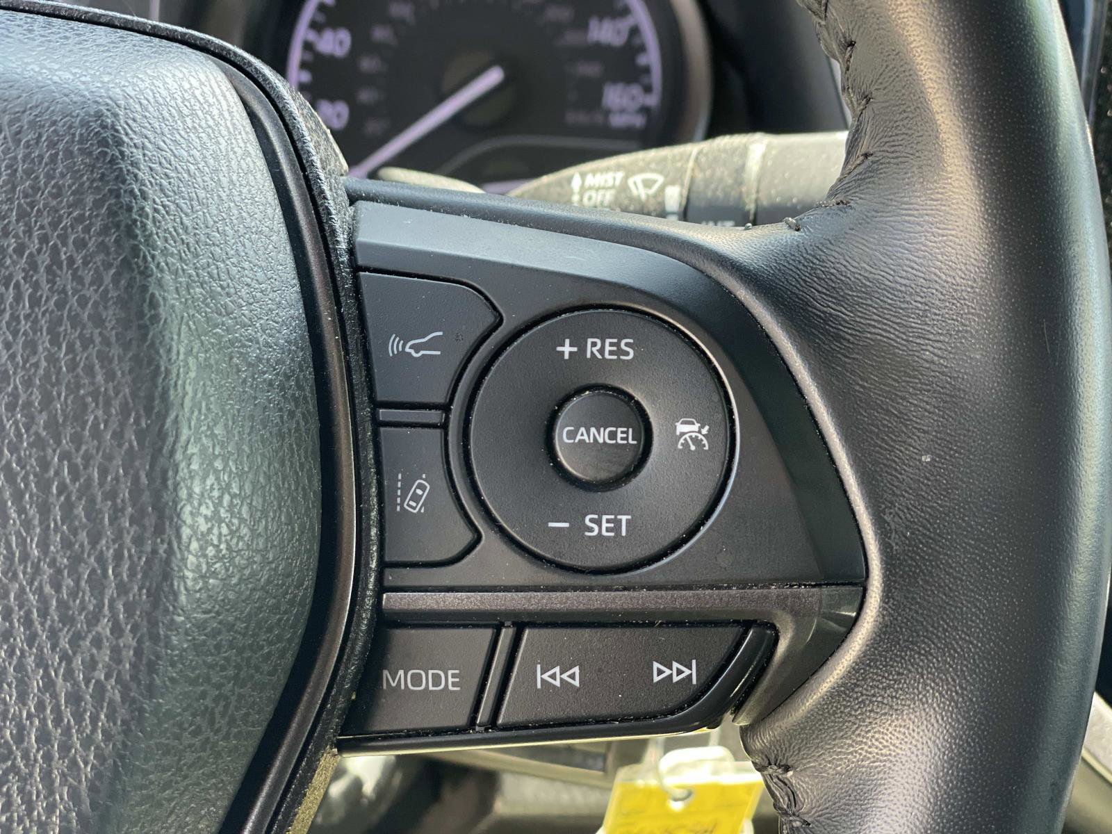 Used 2021 Toyota Camry SE FWD image 5