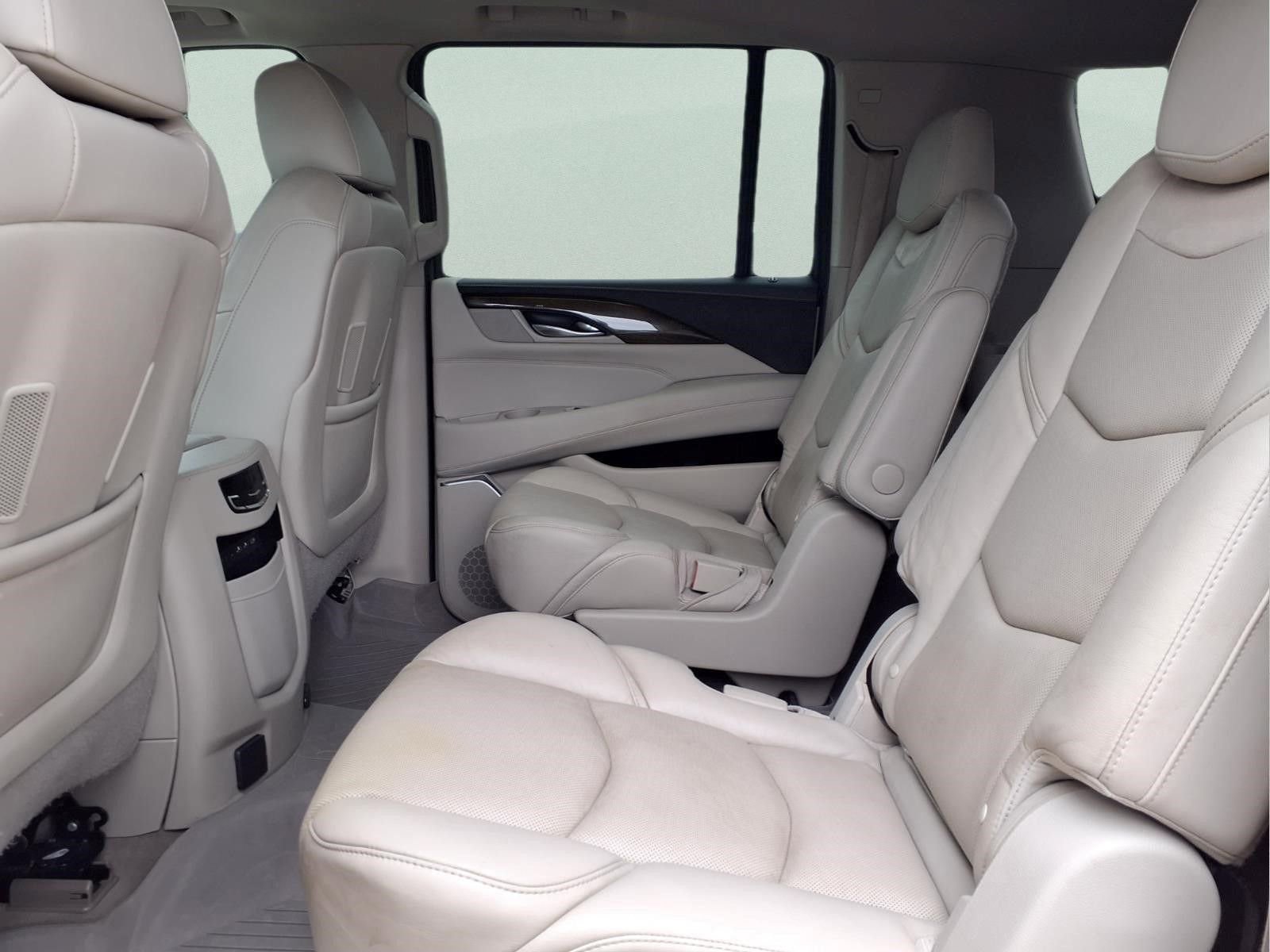 Used 2019 Cadillac Escalade ESV Premium Luxury RWD image 11