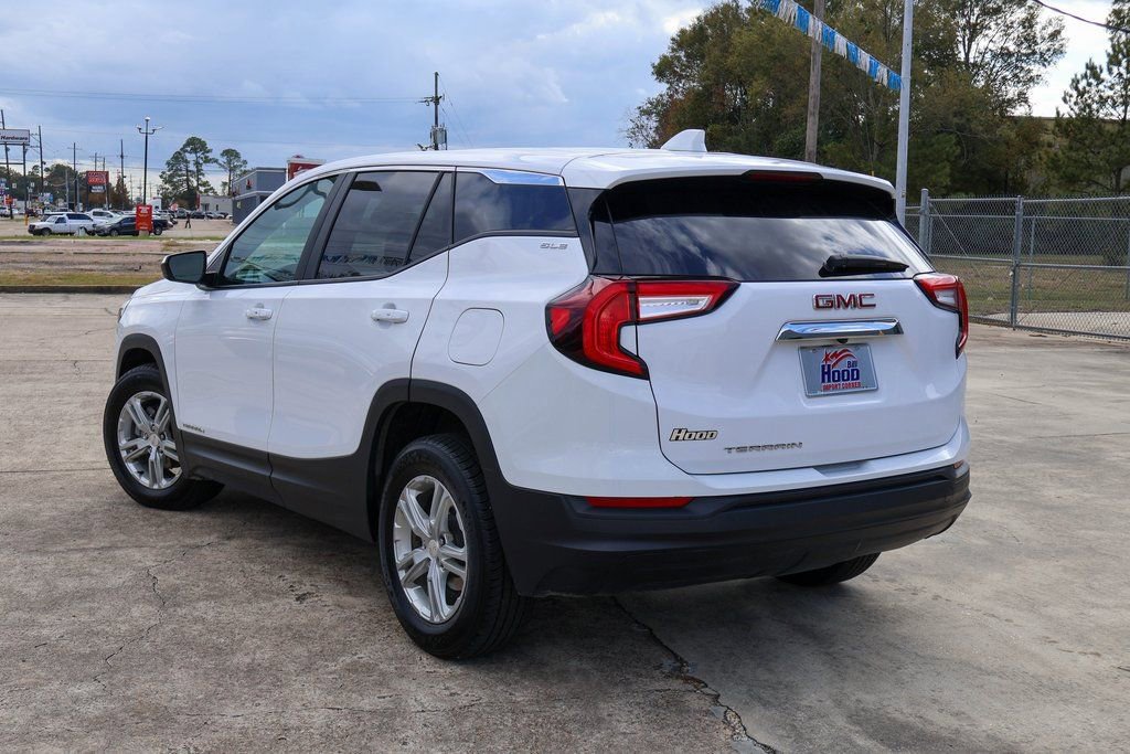 Used 2023 GMC Terrain SLE image 2