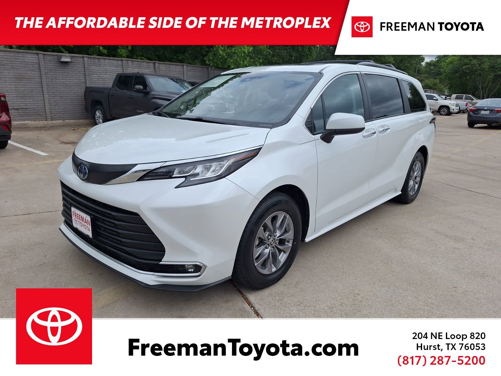 Used 2023 Toyota Sienna XLE w/ XLE Plus Package image 1