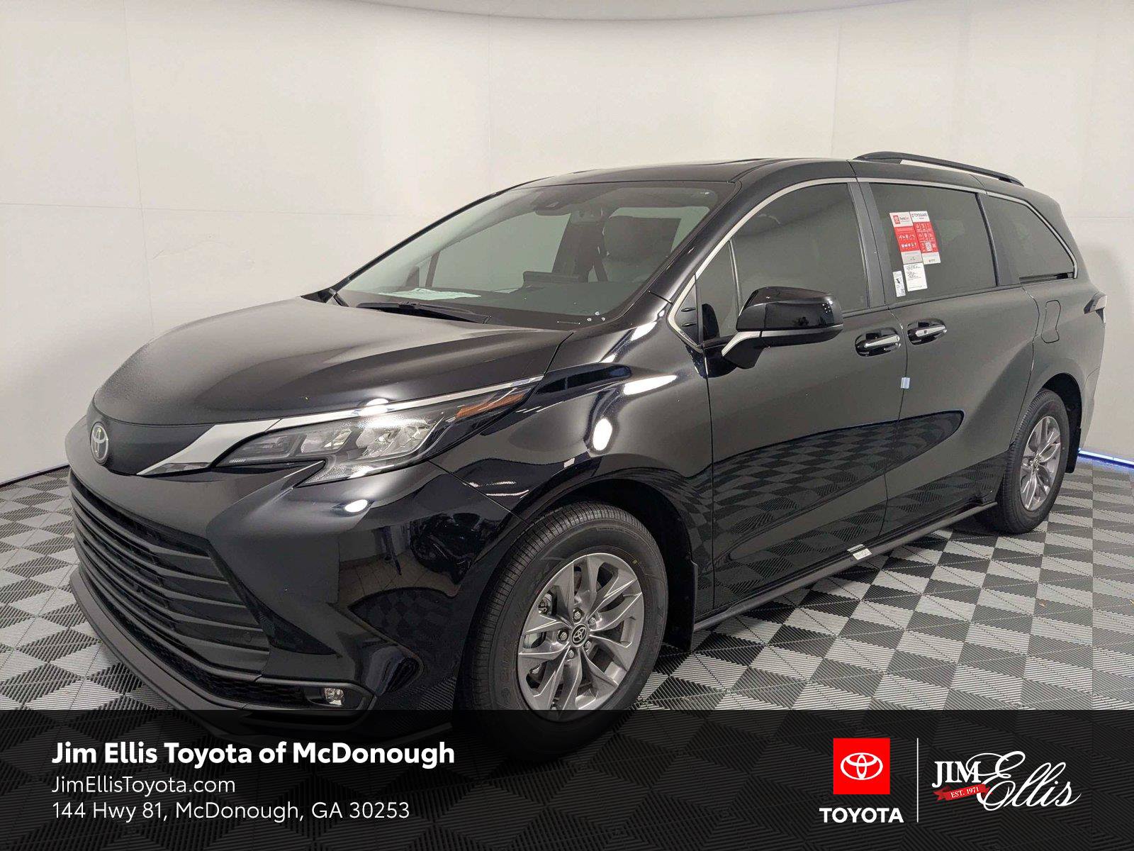 New 2026 Toyota Sienna XLE FWD image 1