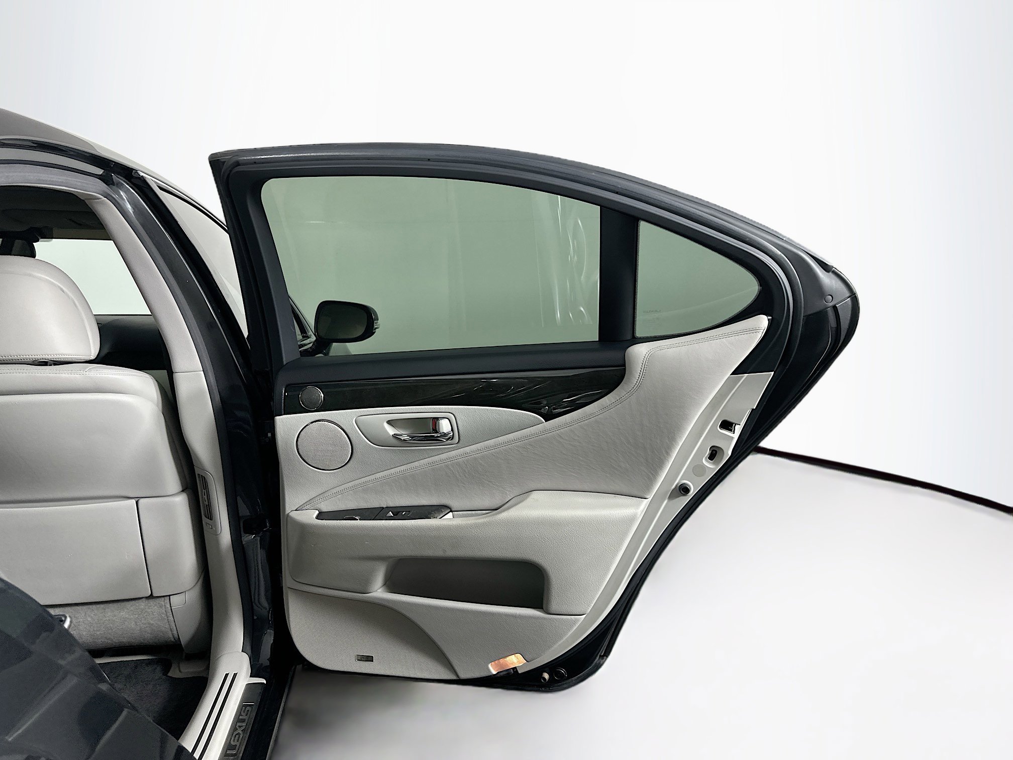 Used 2011 Lexus LS 460 image 32