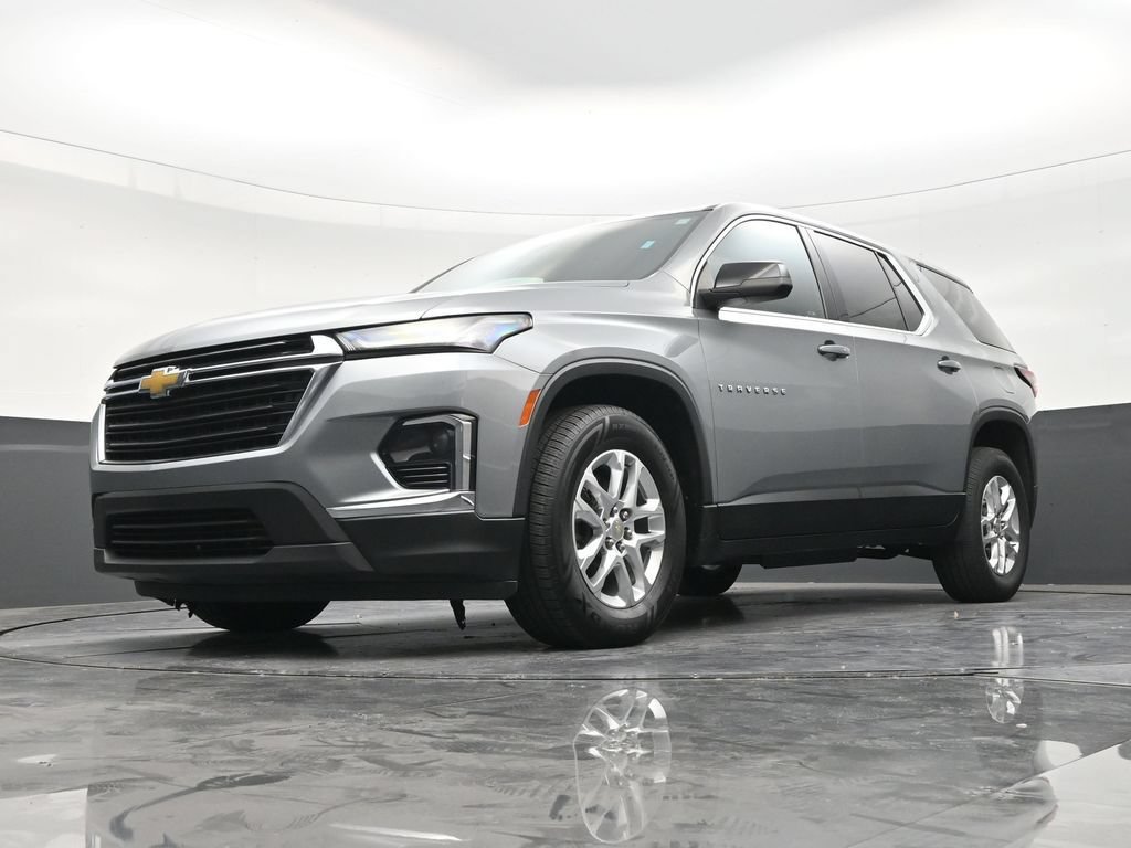 Used 2023 Chevrolet Traverse LS FWD image 19