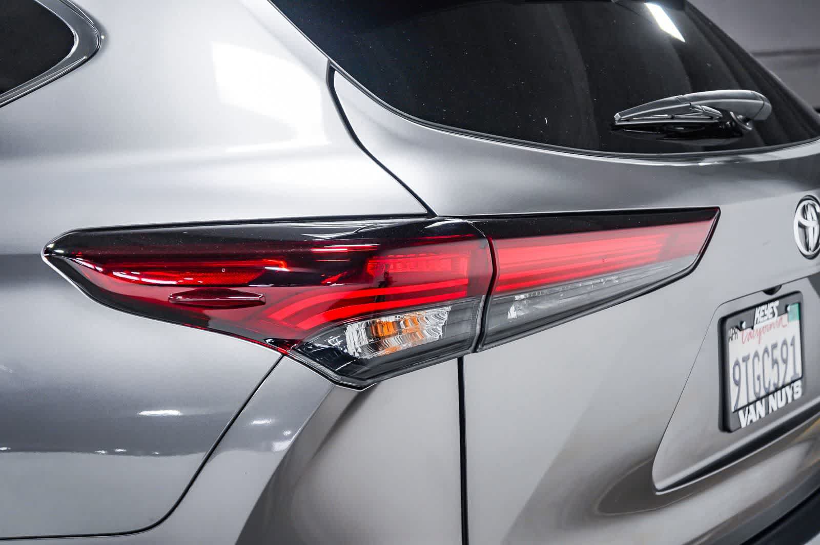 Certified 2025 Toyota Highlander Limited AWD/4WD image 10