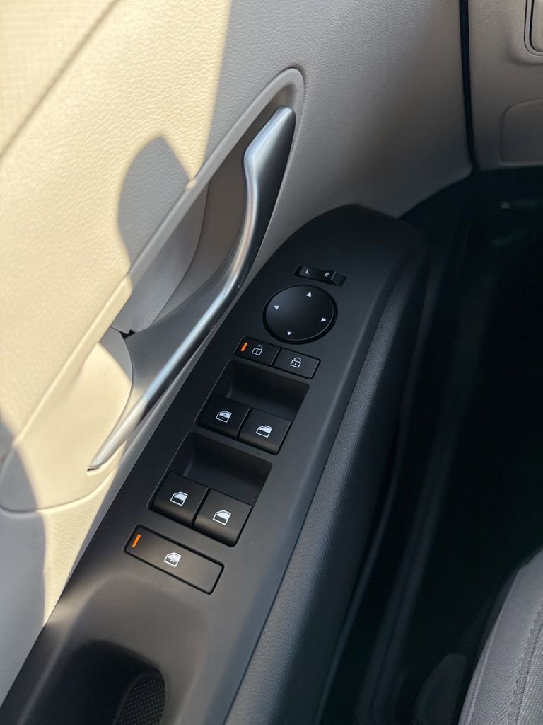 Used 2025 Hyundai Tucson SE image 18