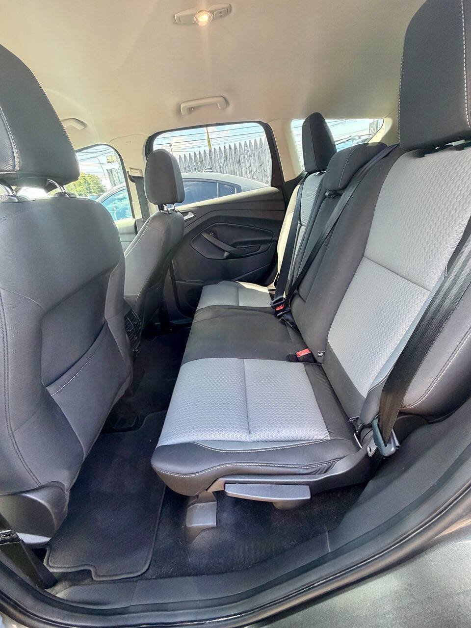 Used 2017 Ford Escape SE w/ Equipment Group 201A AWD/4WD image 19