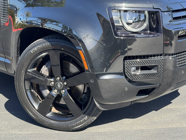 Used 2023 Land Rover Defender 130 X-Dynamic SE video 2