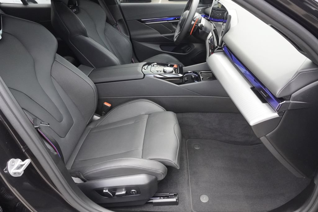 Used 2026 BMW M5 Touring AWD/4WD image 23