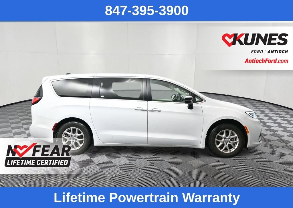 Used 2024 Chrysler Pacifica Touring-L FWD video 2