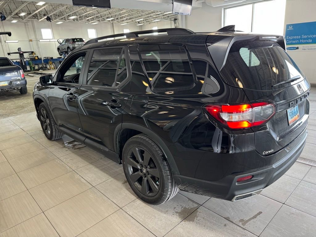Used 2023 Honda Pilot Sport image 7