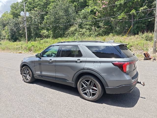 Used 2025 Ford Explorer ST AWD/4WD image 4