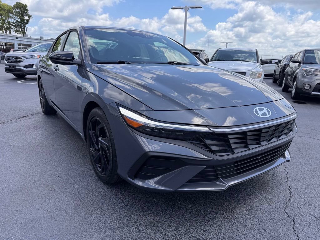 Used 2026 Hyundai Elantra Sport FWD image 7