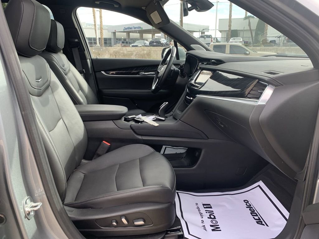 Used 2025 Cadillac XT6 Premium Luxury image 26