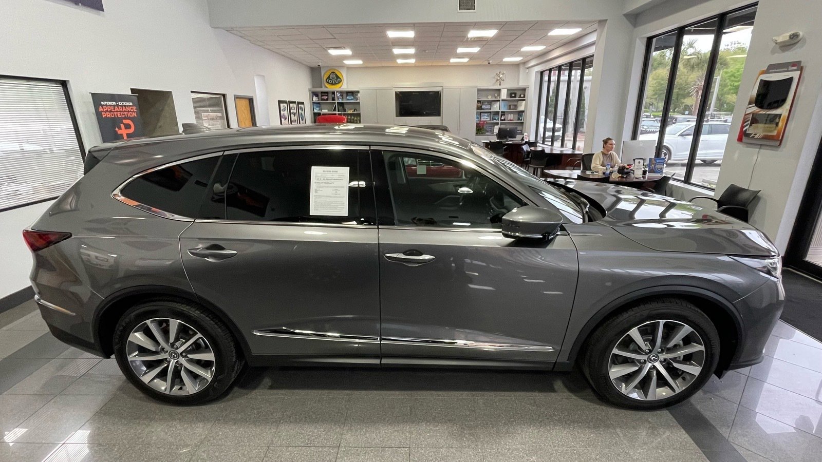 Used 2025 Acura MDX FWD w/ Technology Package image 5