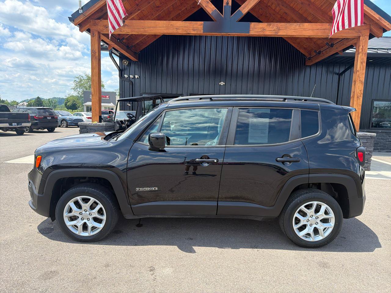 Used 2018 Jeep Renegade Latitude w/ Safety & Security Group AWD/4WD image 24