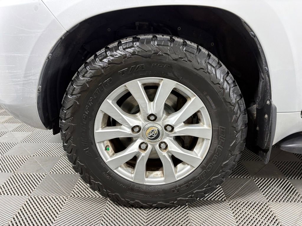 Used 2016 Toyota Land Cruiser image 10