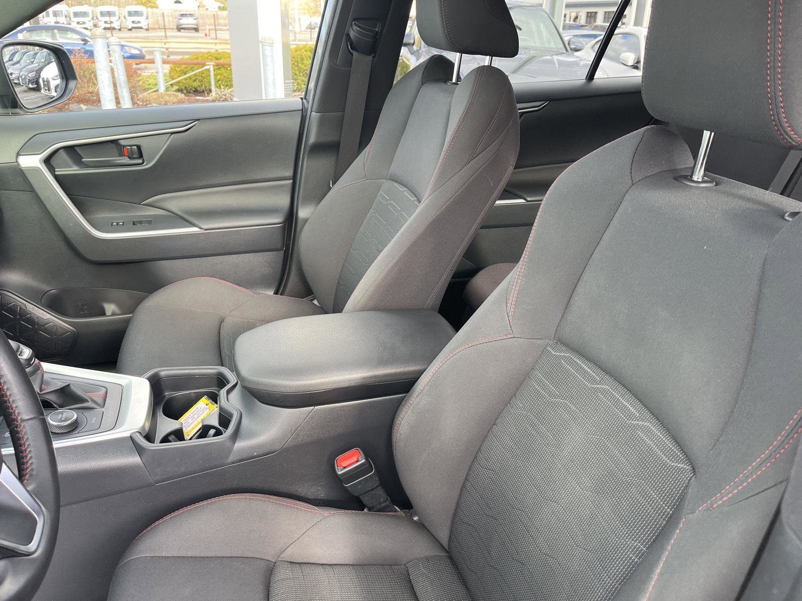 Used 2021 Toyota RAV4 SE w/ Weather & Moonroof Package image 9