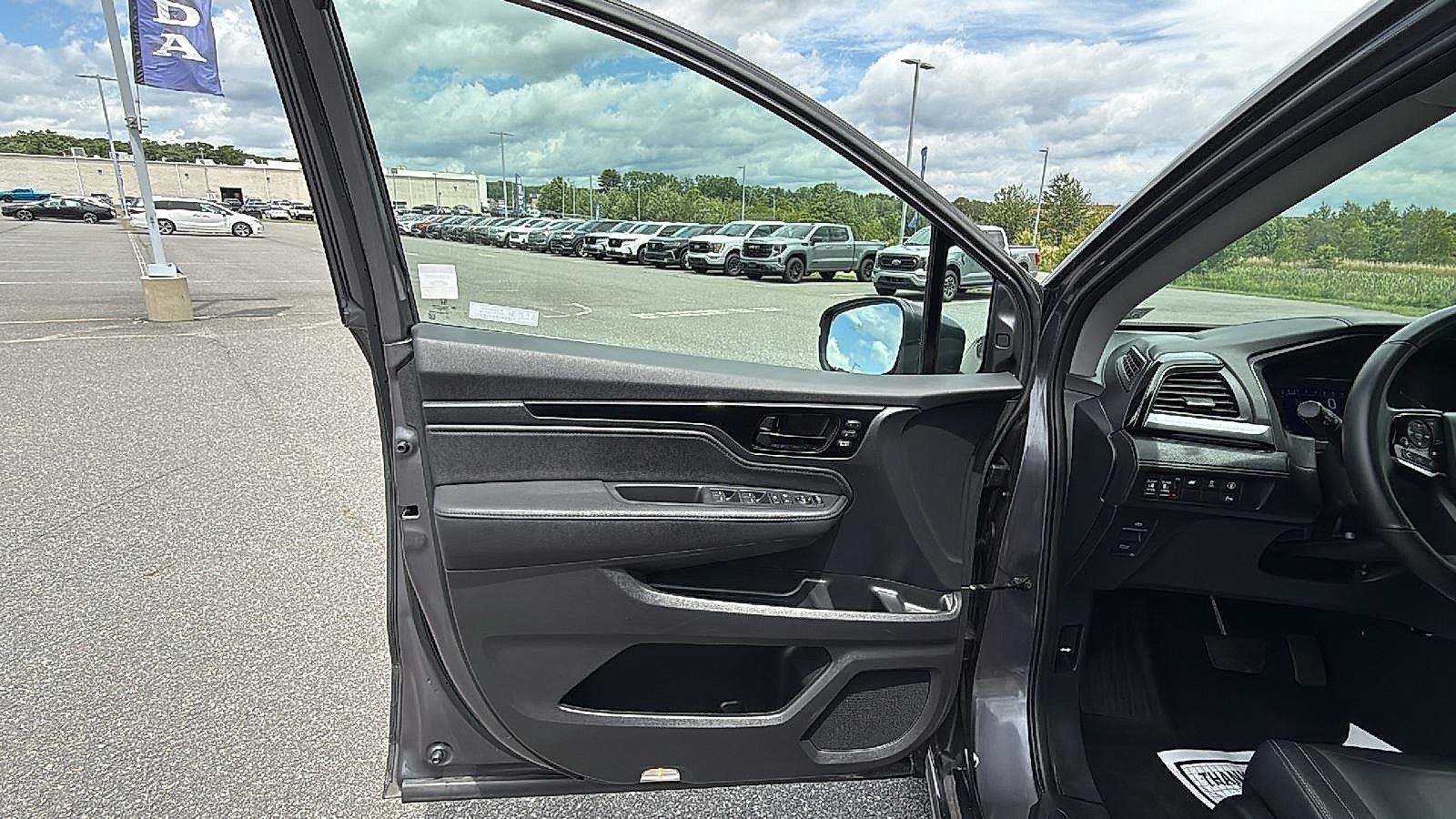 Used 2023 Honda Odyssey Touring image 24
