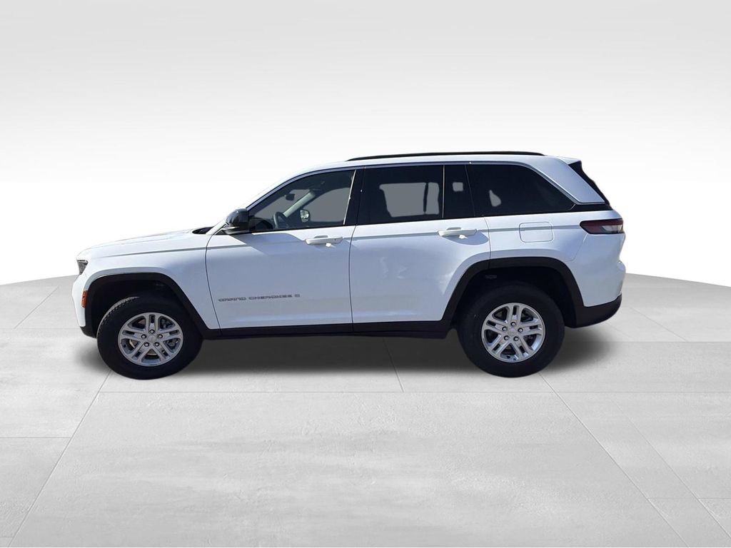 Used 2024 Jeep Grand Cherokee Laredo image 6