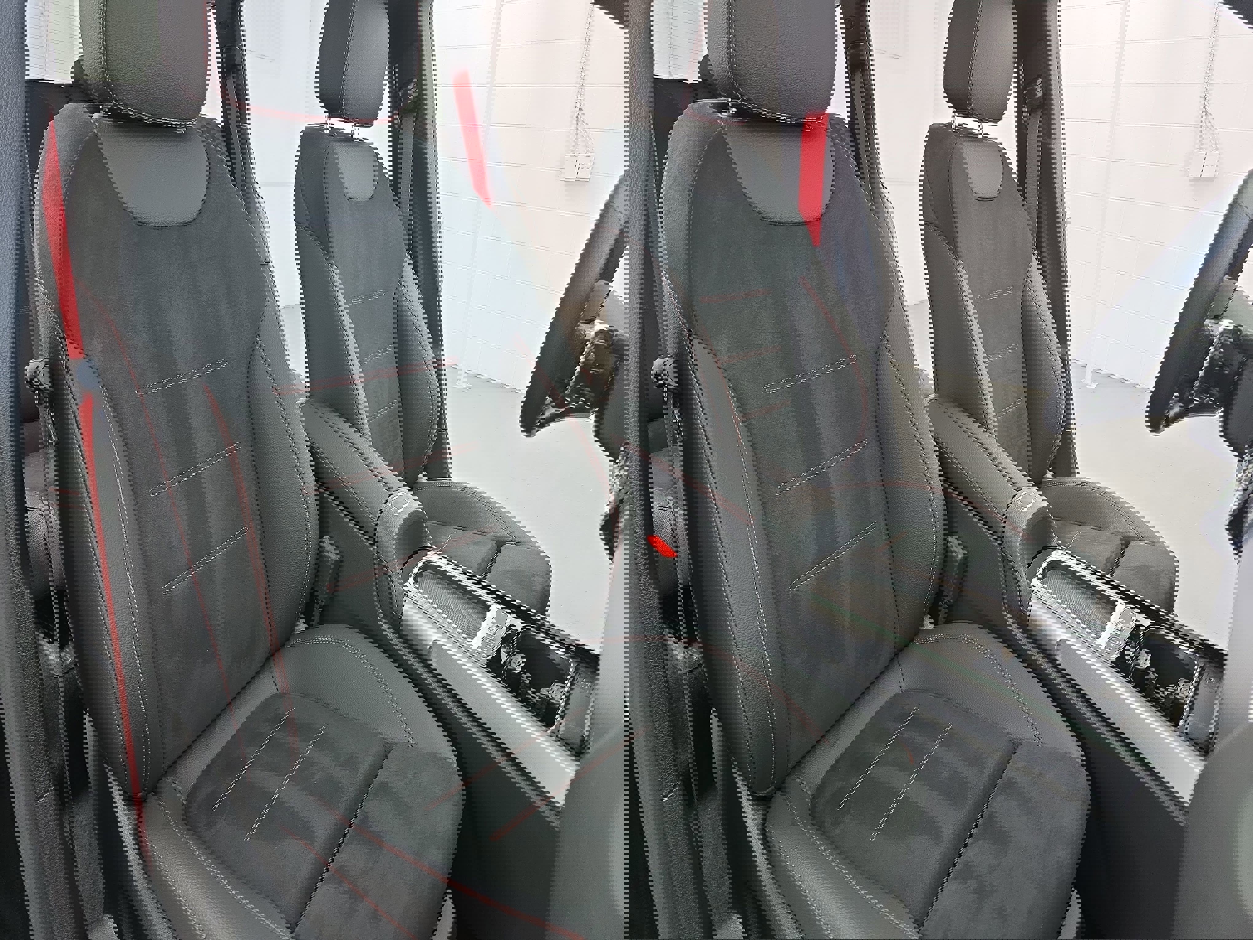 Used 2025 Mercedes-Benz GLB 35 AMG 4MATIC image 10