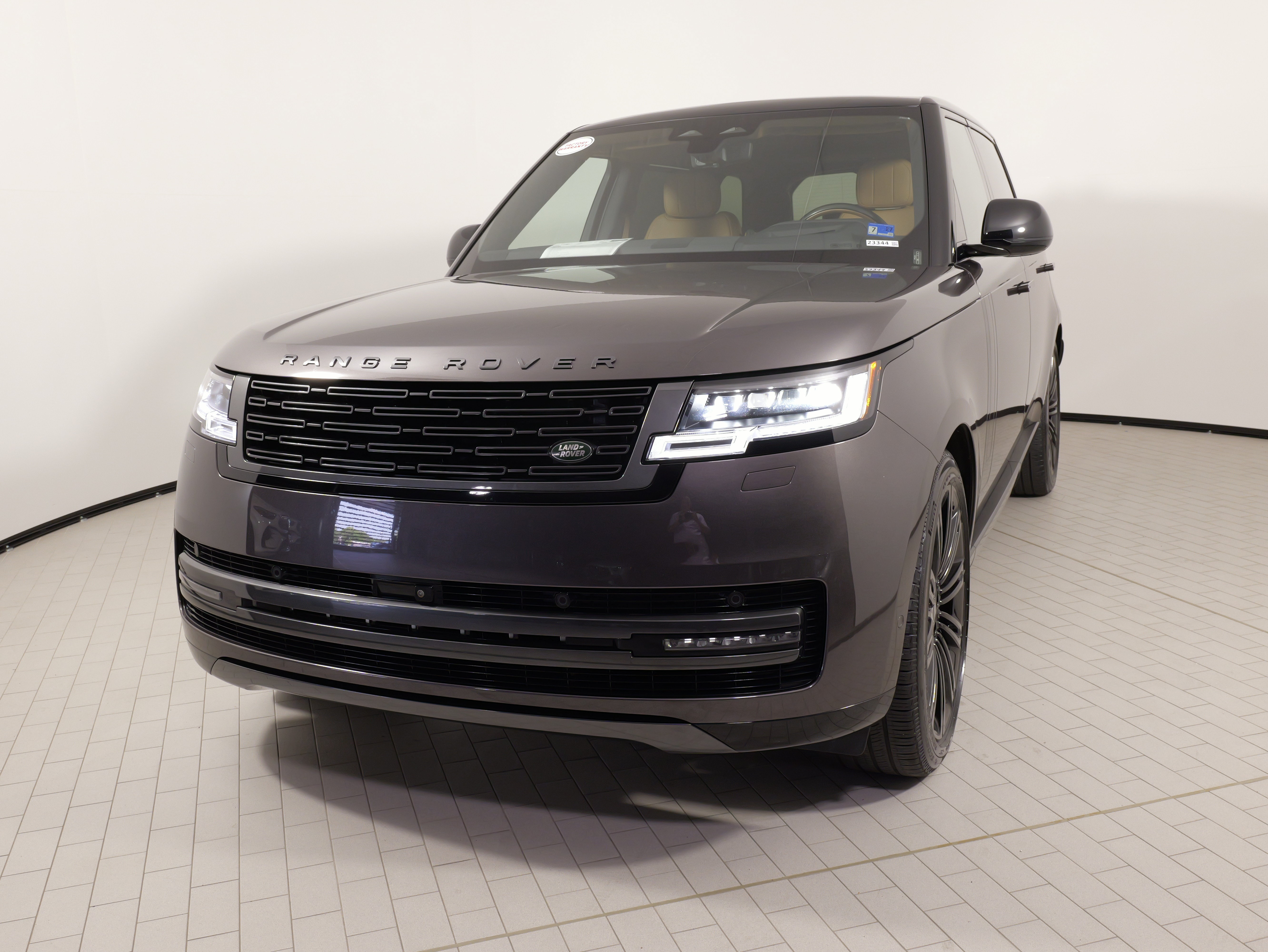 Used 2025 Land Rover Range Rover Long Wheelbase SE AWD/4WD image 5