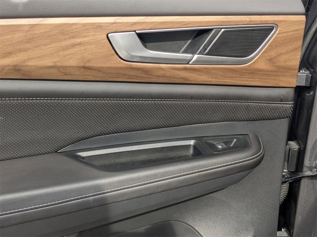 Used 2025 Volkswagen Atlas SE image 25