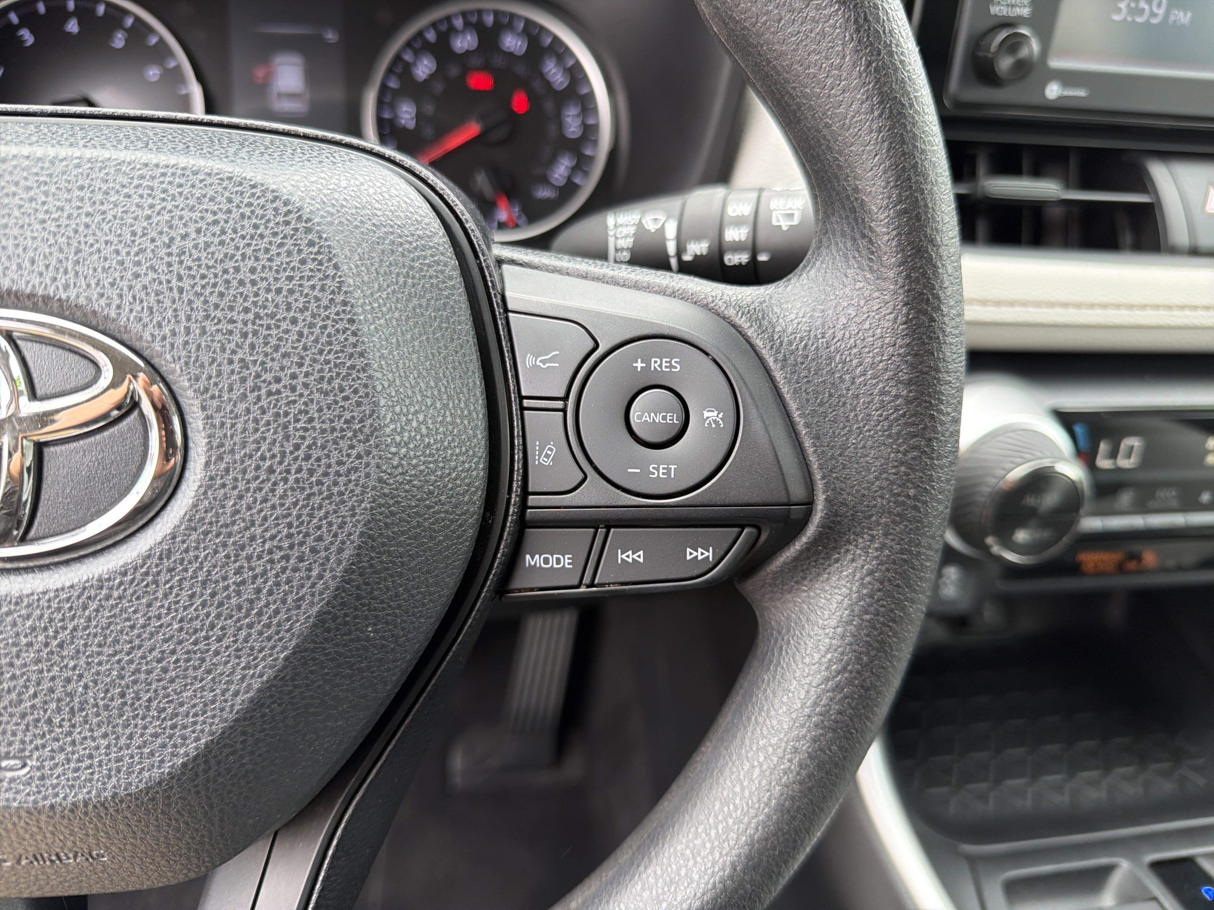 Used 2020 Toyota RAV4 XLE image 13