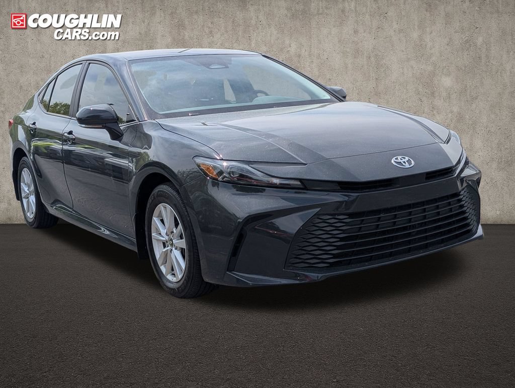Used 2025 Toyota Camry LE AWD/4WD image 2