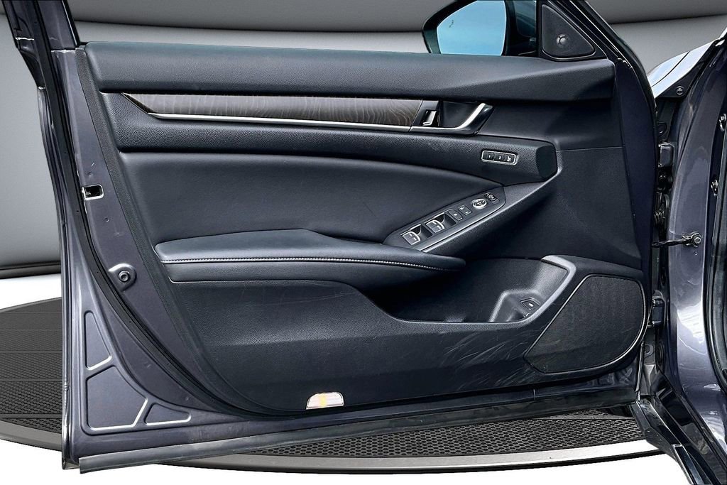 Used 2021 Honda Accord Touring image 19