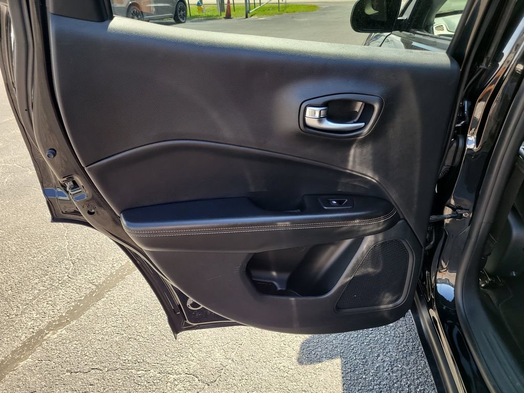 Used 2019 Jeep Compass Latitude FWD image 10