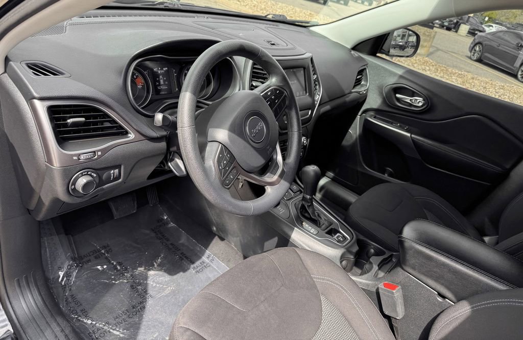Used 2020 Jeep Cherokee Latitude AWD/4WD image 15