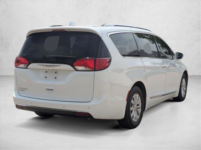 Used 2018 Chrysler Pacifica Touring-L w/ Premium Audio Group image 5