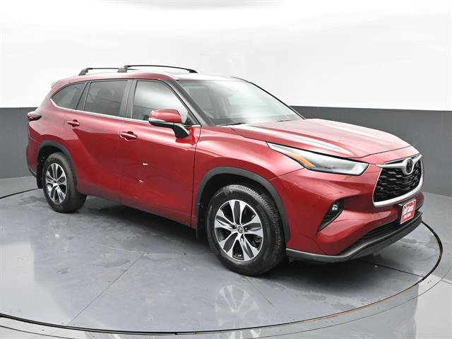 Certified 2024 Toyota Highlander XLE image 2