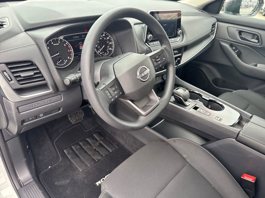 Used 2025 Nissan Rogue S image 18
