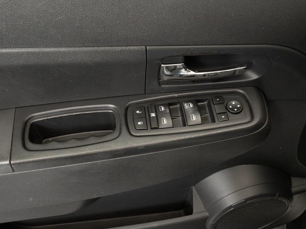 Used 2012 Jeep Liberty Sport RWD image 23