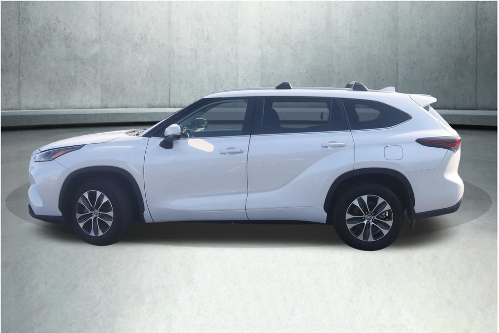 Used 2025 Toyota Highlander XLE AWD/4WD image 12