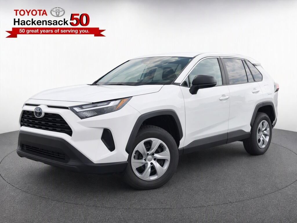 Used 2025 Toyota RAV4 LE AWD/4WD image 2