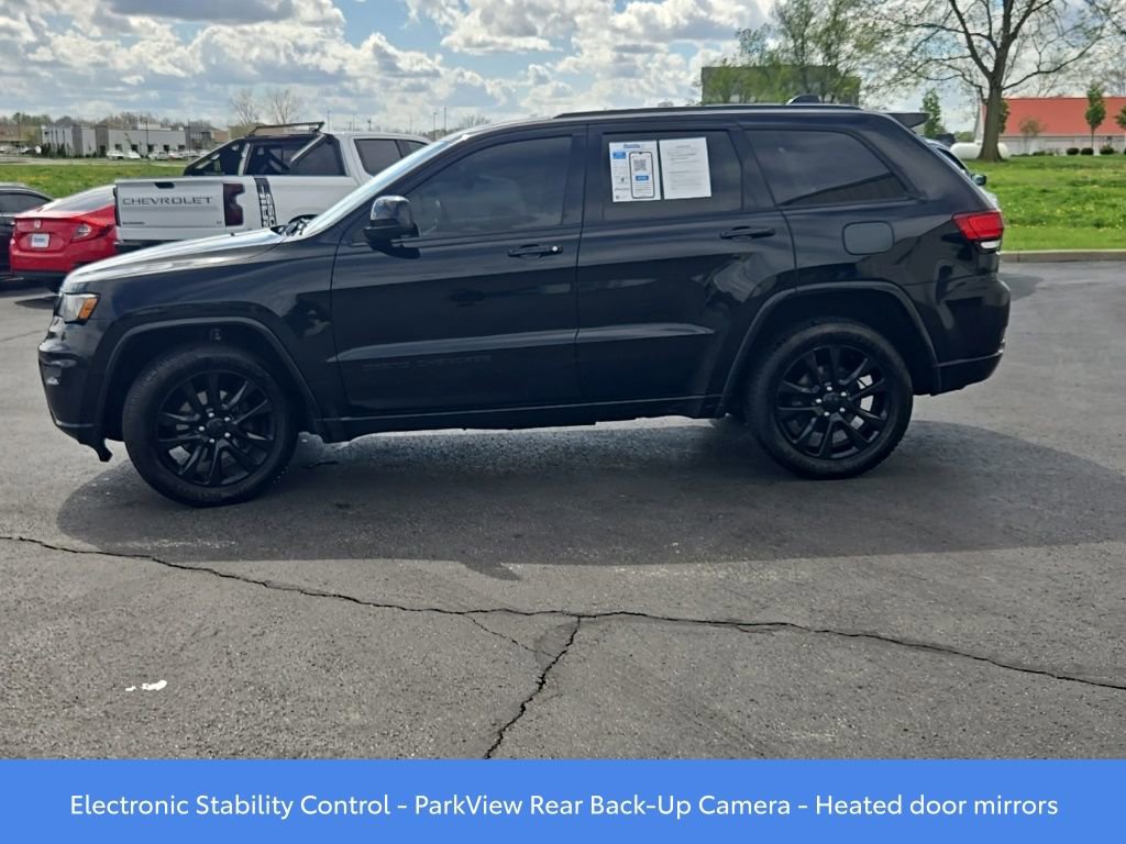 Used 2017 Jeep Grand Cherokee Altitude AWD/4WD image 4