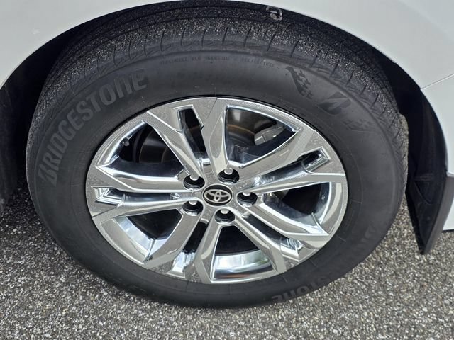 Used 2024 Toyota Sienna Platinum AWD/4WD image 41