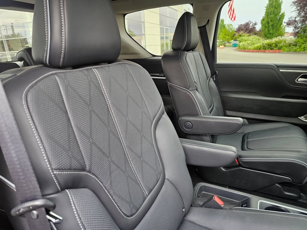 Used 2025 INFINITI QX80 Sensory AWD/4WD image 16