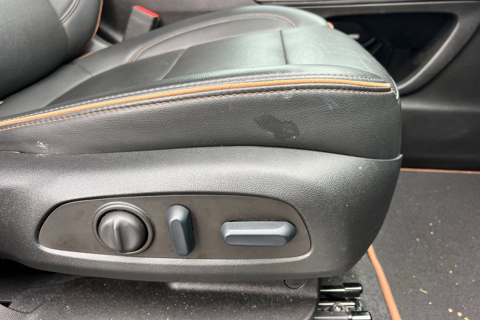 Used 2023 GMC Acadia AT4 w/ Technology Package image 23