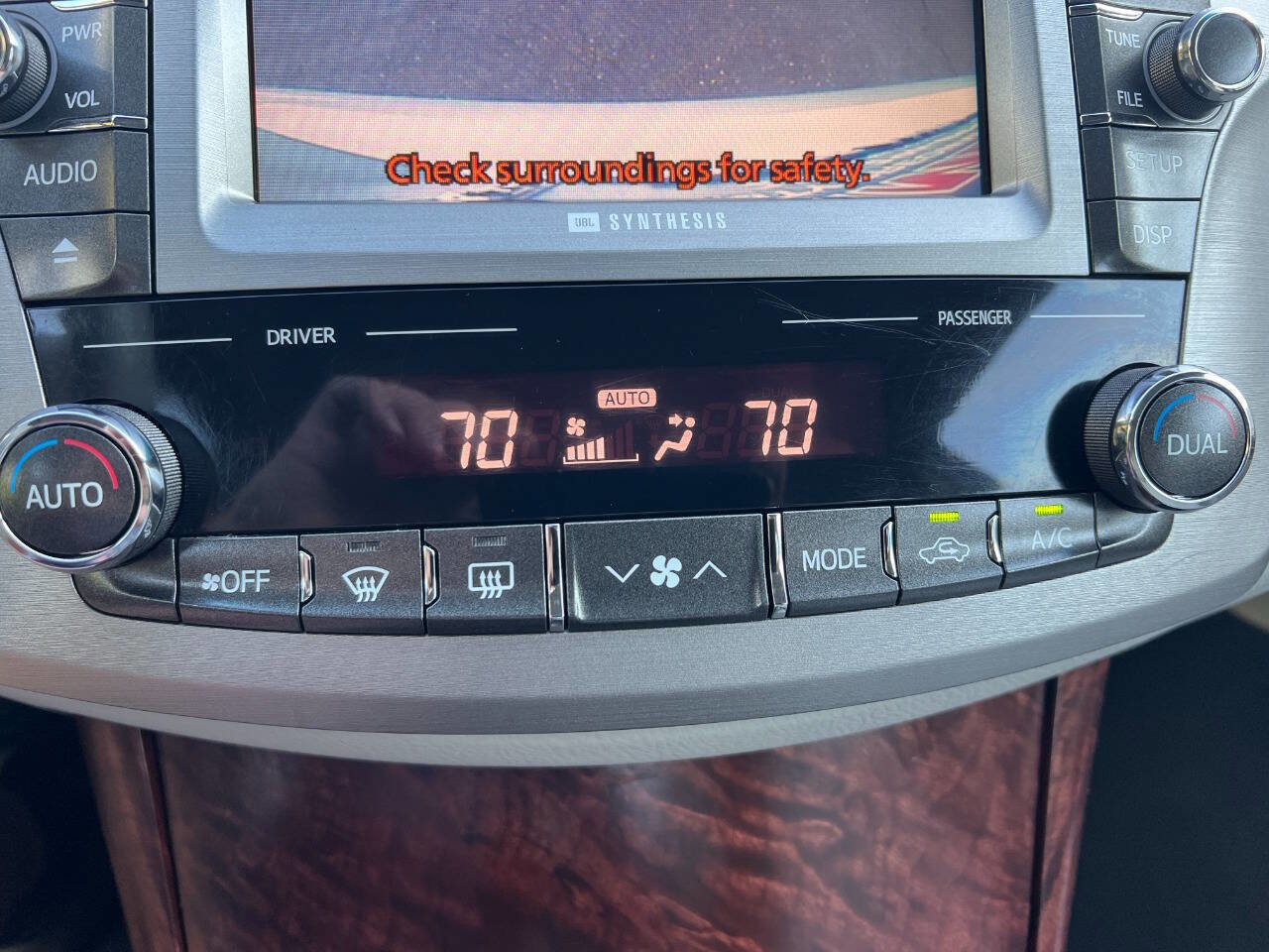 Used 2011 Toyota Avalon Limited image 18