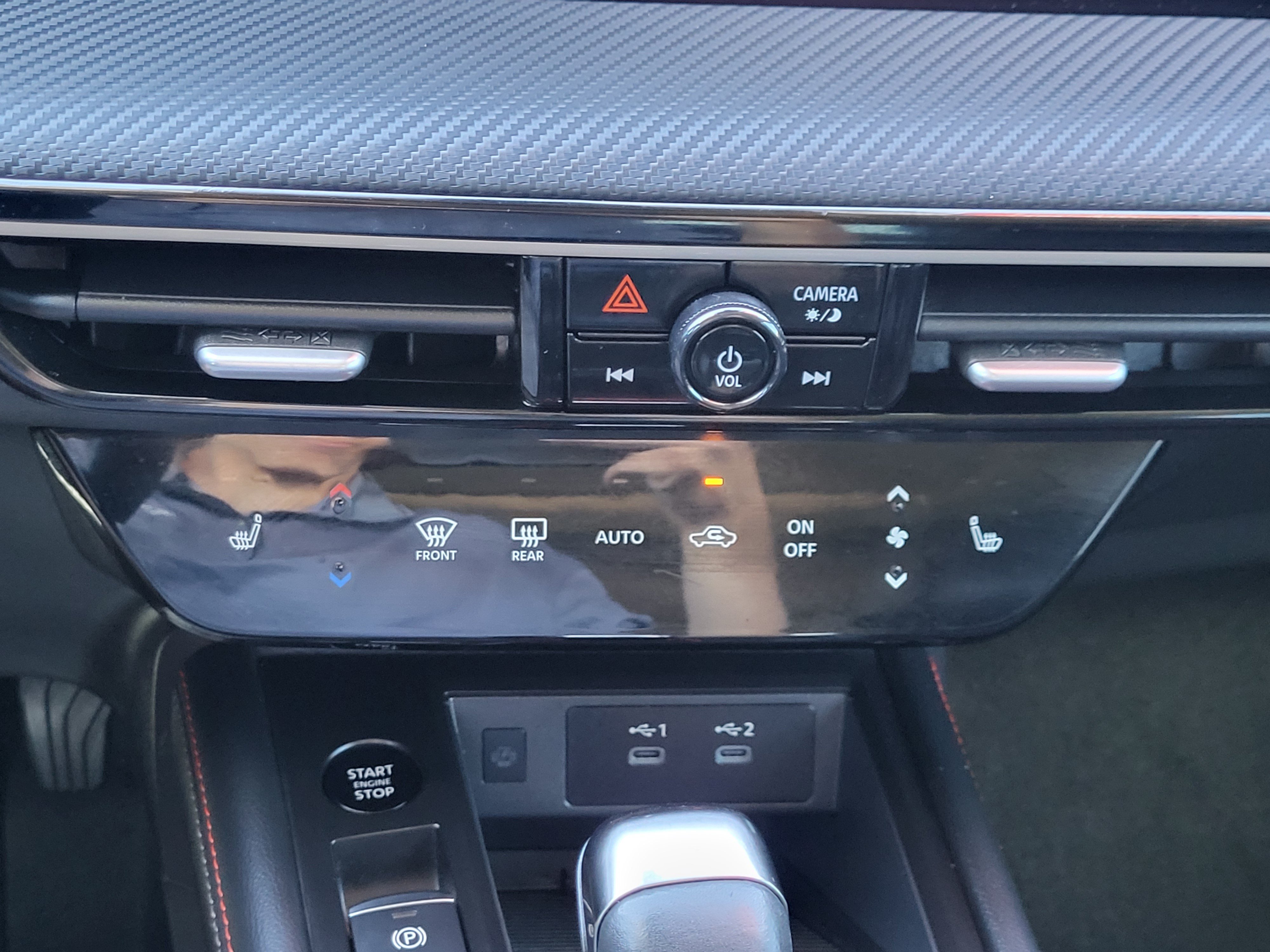 Certified 2025 Nissan Kicks SR w/ SR Premium Package AWD/4WD image 19