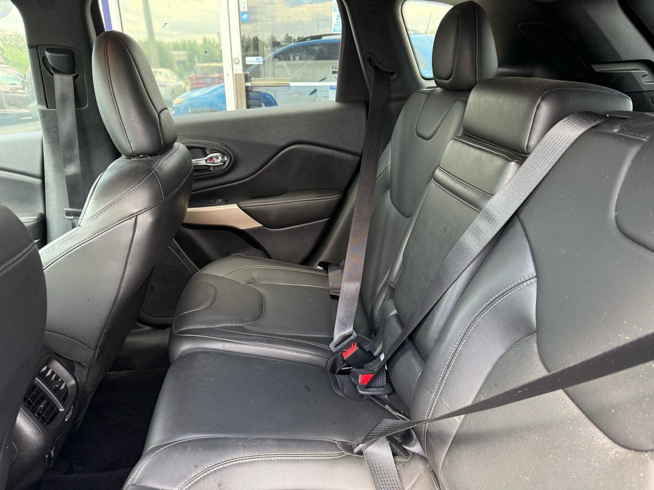 Used 2018 Jeep Cherokee Limited w/ High Altitude Package AWD/4WD image 10